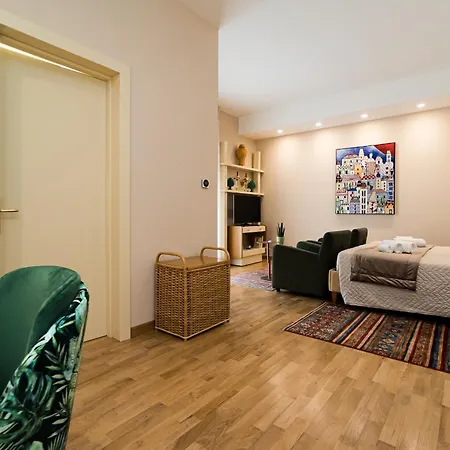 Goodstay Cianci Luxury 3* לצ'ה